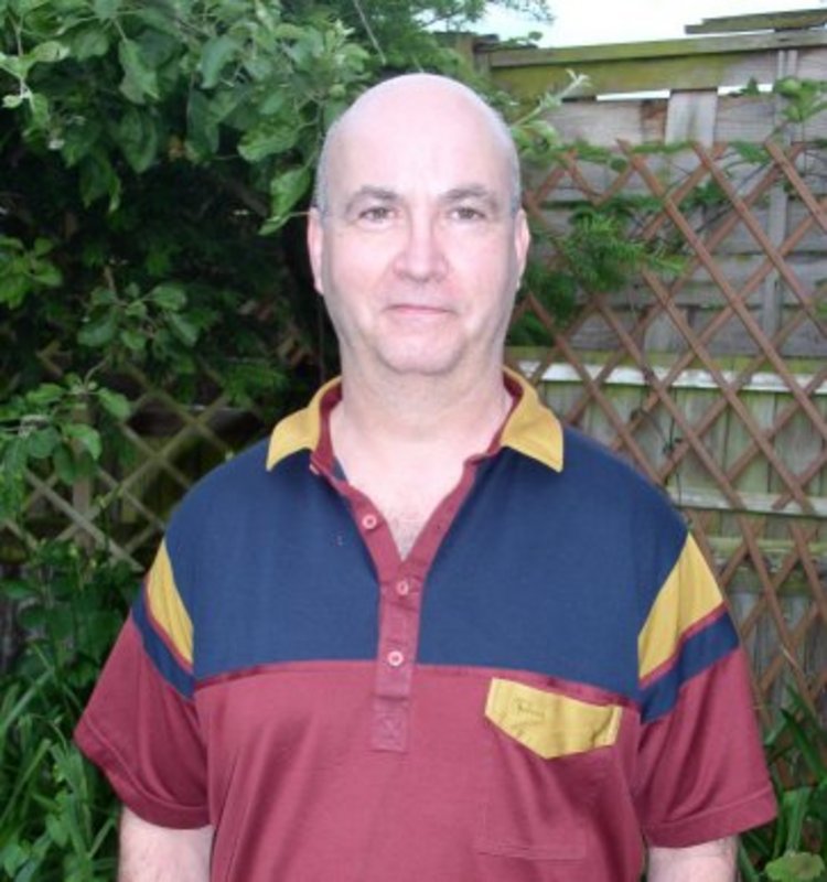 Date this passionate United Kingdom man Laurie from New Malden PH761