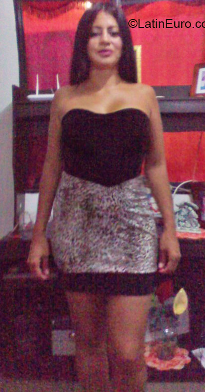 Date this nice looking Colombia girl Andrea from Cali CO17210
