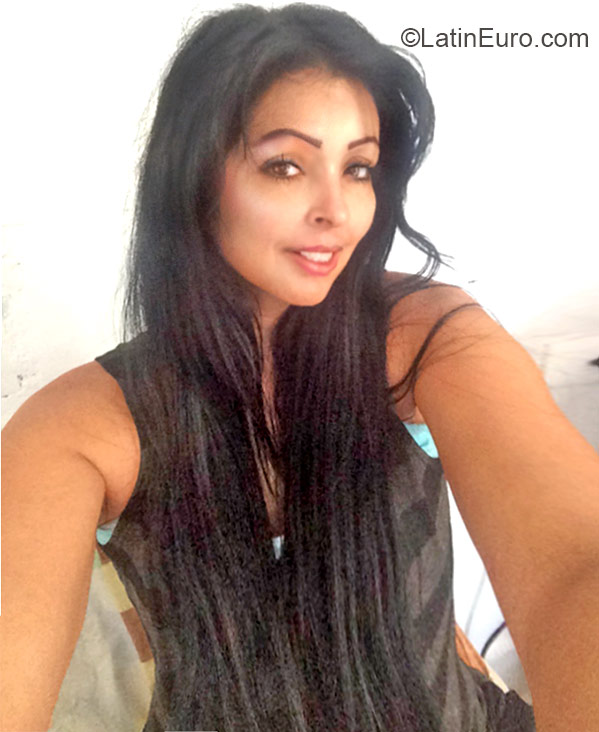 Date this hard body Colombia girl Patricia from Armenia CO17226