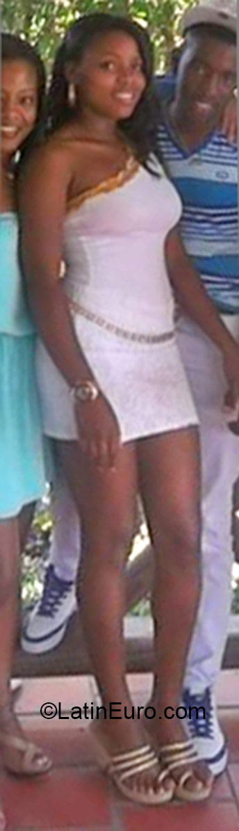 Date this cute Colombia girl Claudia from Cali CO17255