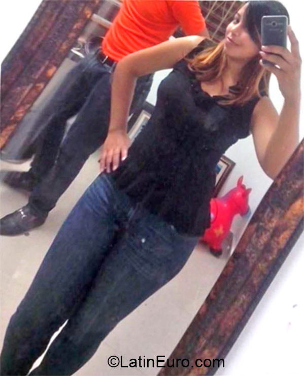 Date this voluptuous Dominican Republic girl Anabel from Santiago DO21960