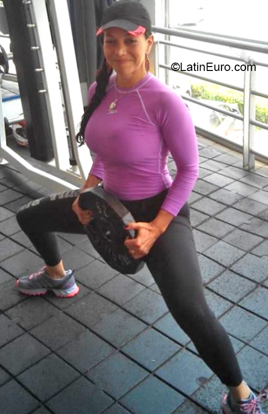 Date this athletic Colombia girl Sweetpat7 from Bogota CO17866