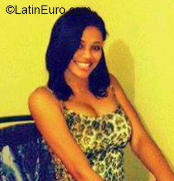 Date this georgeous Dominican Republic girl Deyelin from Santo Domingo DO22006