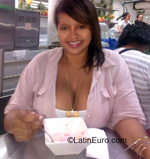 Date this exotic Colombia girl Nidia from Cali CO17332