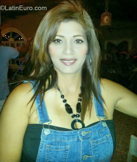 Date this nice looking Panama girl Yenny from Panama City PA594