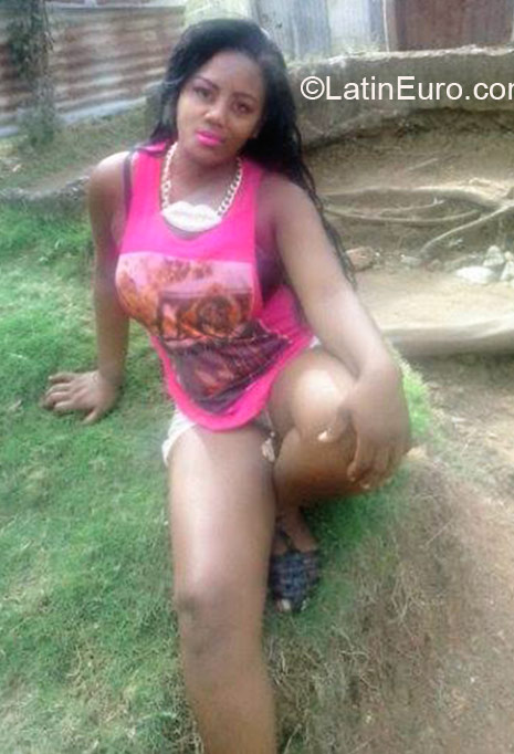 Date this sultry Jamaica girl Nadian from Kingston JM2031