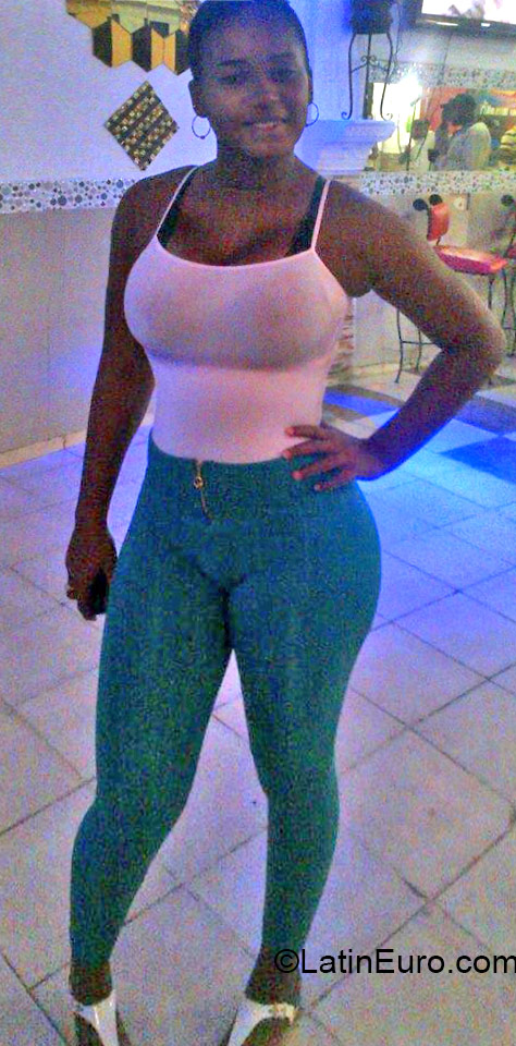 Date this exotic Dominican Republic girl Cristal from Santo Domingo DO22035