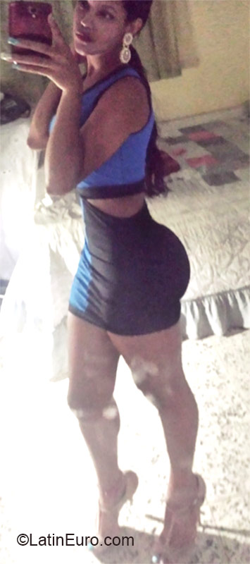 Date this georgeous Dominican Republic girl Mariel from Santo Domingo DO22040