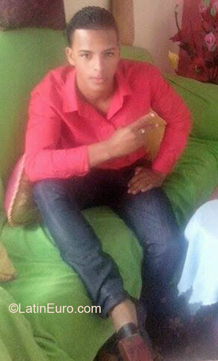 Date this beautiful Dominican Republic man Yendri from Santo Domingo DO22077