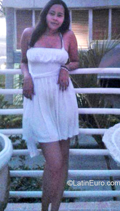 Date this voluptuous Colombia girl Laura from Barranquilla CO17367