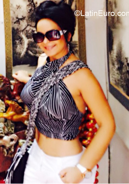 Date this tall Colombia girl Pilar from Bogota CO17368