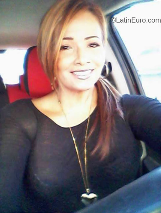 Date this charming Colombia girl Lilysam from Barranquilla CO17410