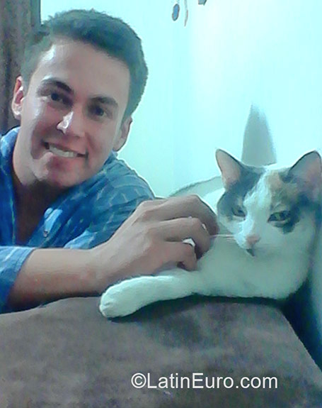 Date this athletic Colombia man Jair from Manizales CO17451