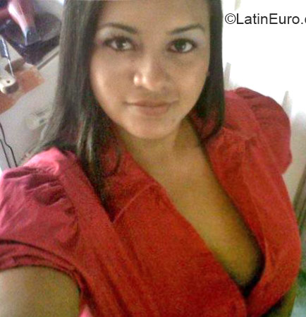 Date this charming Honduras girl Cristy from Tegucigalpa HN1860