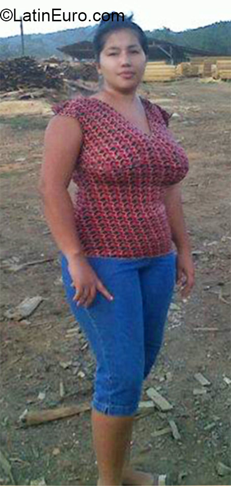 Date this fun Honduras girl Evelin from Roatan HN1532