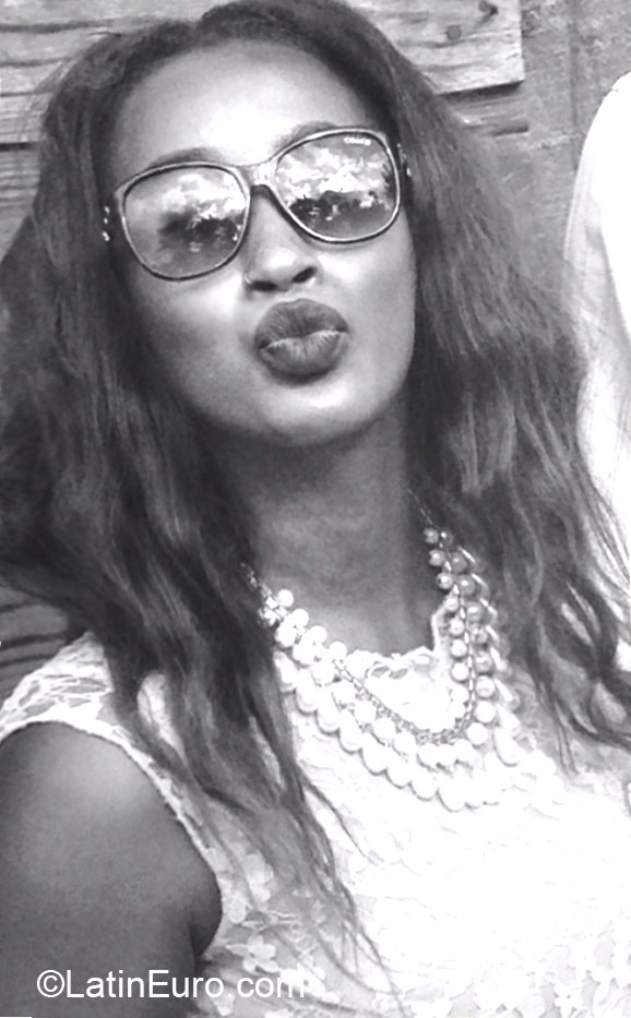 Date this sensual Jamaica girl Naomi from Kingston JM2069