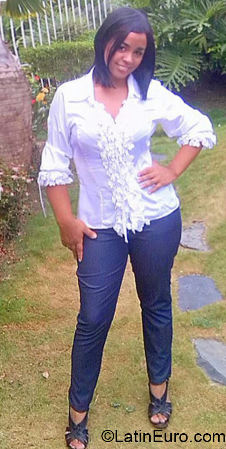 Date this good-looking Dominican Republic girl Anabel from Santo Domingo DO22289