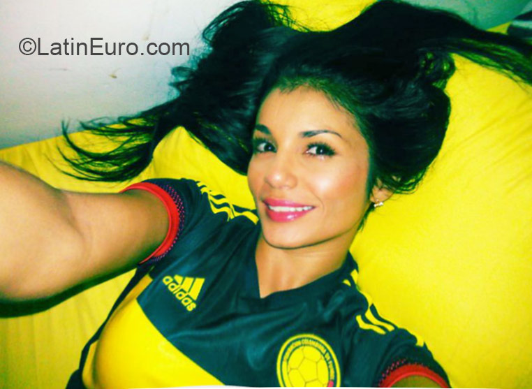 Date this fun Colombia girl Xiomara from Medellin CO17513
