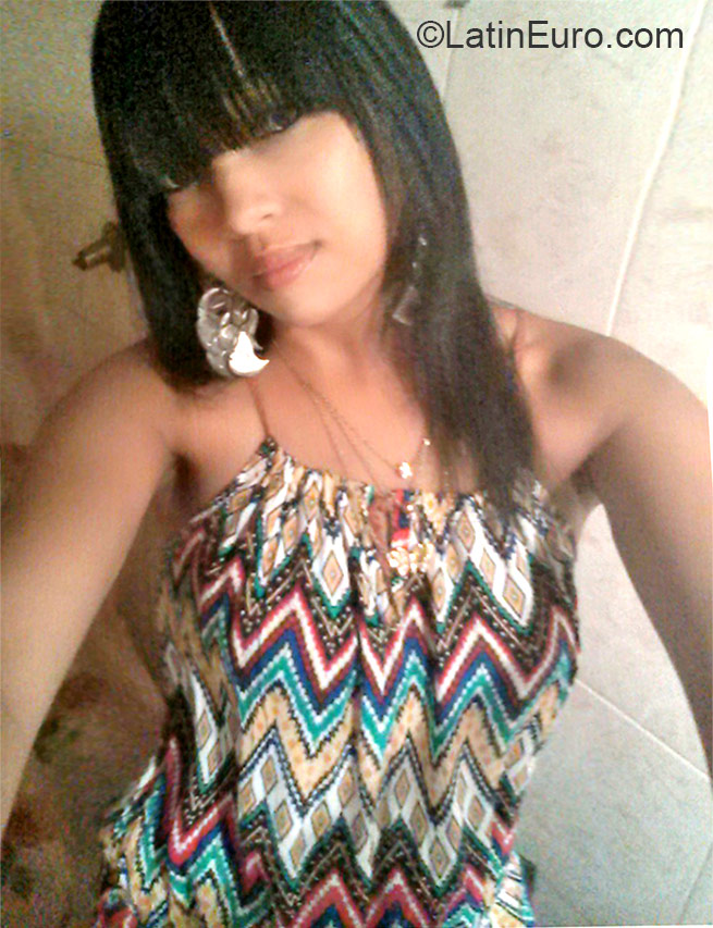 Date this stunning Dominican Republic girl Rosaury from Santo Domingo DO22357