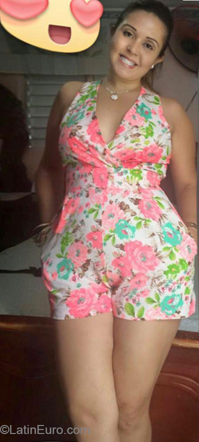 Date this nice looking Dominican Republic girl Evelina from Santiago DO22369