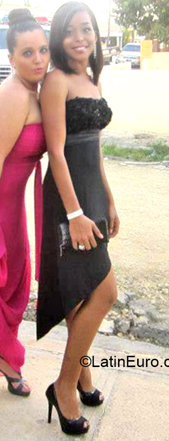 Date this young Dominican Republic girl Isemar from Santo Domingo DO22372