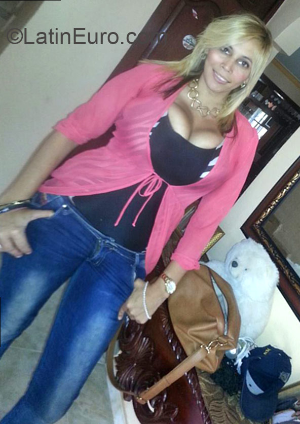 Date this delightful Dominican Republic girl Elizabeth from San Pedro De Macoris DO22380