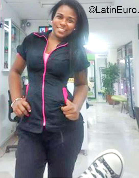 Date this hot Colombia girl Katerin from Cali CO17541