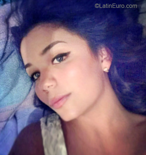 Date this hard body Venezuela girl Barbara from Caracas VE525