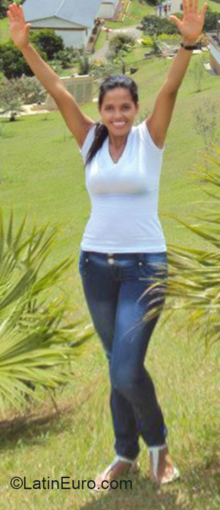 Date this lovely Colombia girl Lady from Cali CO17576