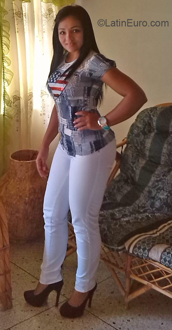 Date this pretty Venezuela girl Alba from Merida VE640