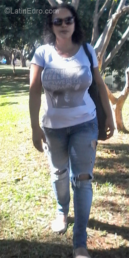 Date this hard body Brazil girl Name:	Glaucia from Piracicaba BR9370