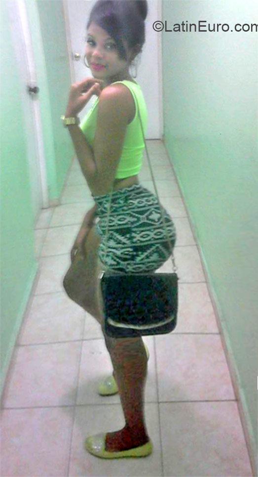 Date this tall Dominican Republic girl Maria from Santo Domingo DO22487