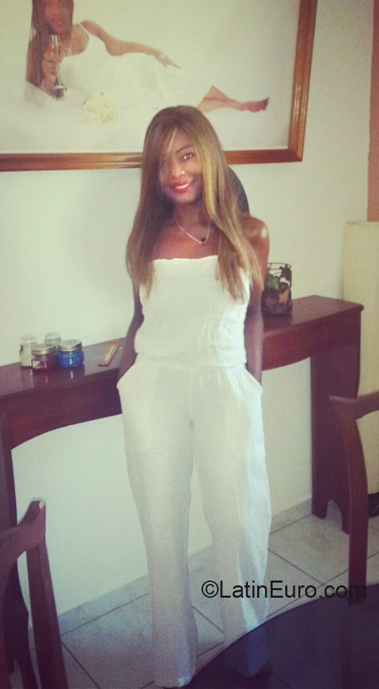 Date this attractive Panama girl Carola from Panama City PA627