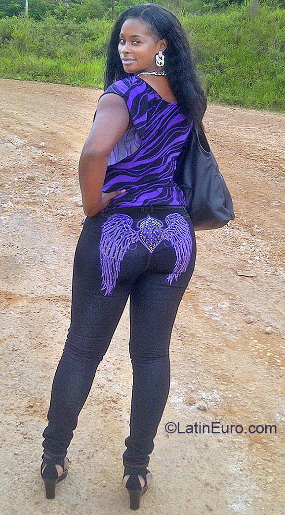 Date this sultry Jamaica girl Dahla from Kingston JM2087