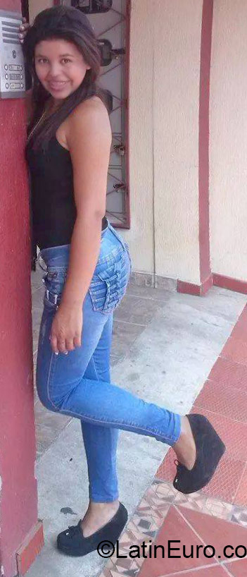 Date this young Colombia girl Karina from Bucaramanga CO17668