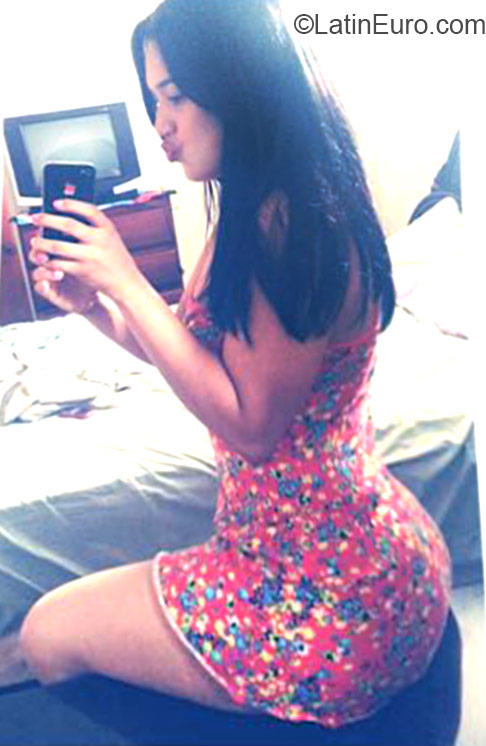 Date this fun Dominican Republic girl Carla from Santiago DO22613