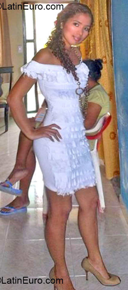 Date this georgeous Colombia girl Yiri from Cartagena CO17708