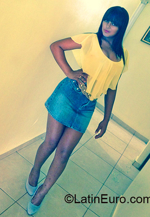 Date this attractive Dominican Republic girl Daniela from Santo Domingo DO22631
