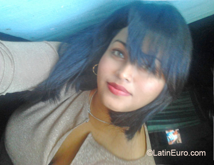 Date this nice looking Honduras girl Yoli from Tegucigalpa HN1577