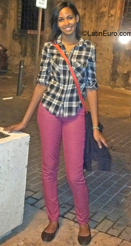 Date this voluptuous Dominican Republic girl Johana from Santo Domingo DO22637