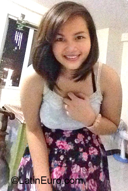 Date this fun Philippines girl Yvette from Manila PH797