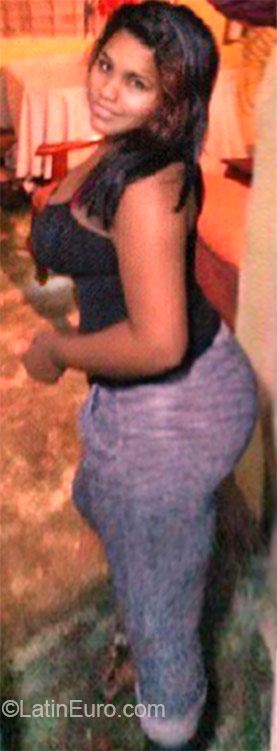 Date this good-looking Dominican Republic girl Loreis from Santo Domingo DO22653