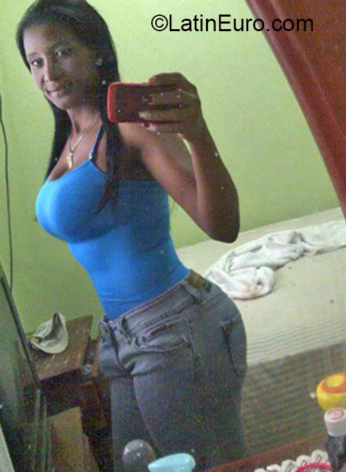 Date this tall Dominican Republic girl Carhla from San Pedro de Macoris DO22674