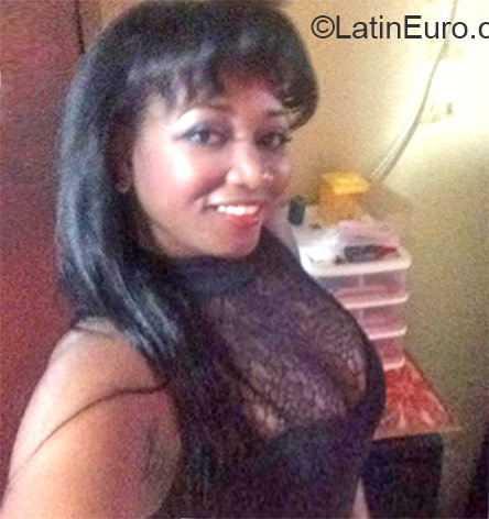 Date this pretty Colombia girl Yesenia from Barranquilla CO17725