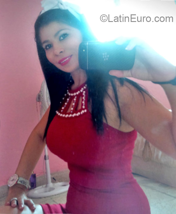 Date this nice looking Honduras girl Maritza from Tegucigalpa HN1584