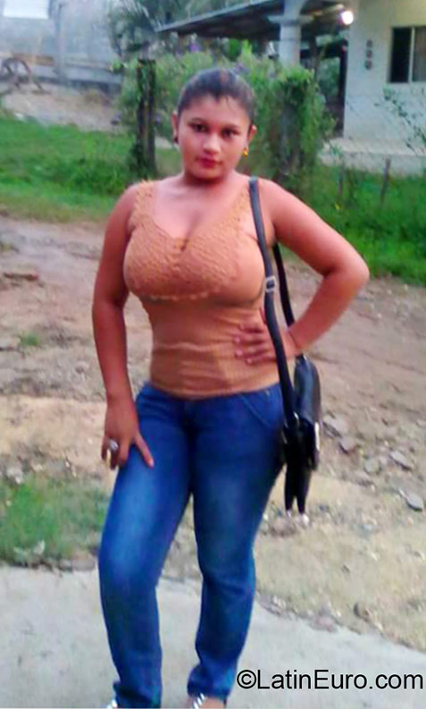 Date this happy Honduras girl Claudia from Tegucigalpa HN1593