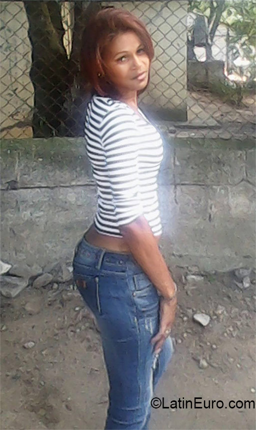 Date this fun Dominican Republic girl Yisaura from Santiago DO22754