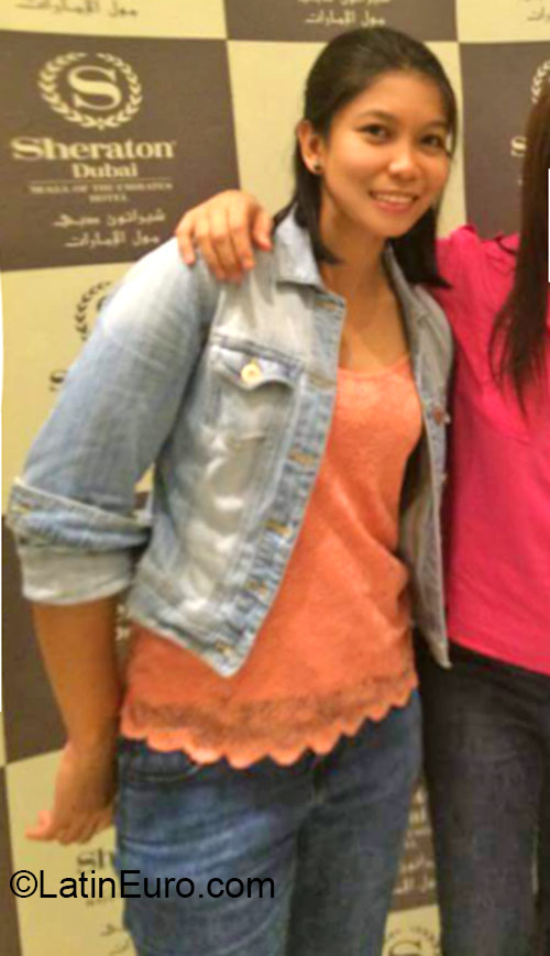 Date this good-looking United Arab Emirates girl Elaine from Dubai AE43
