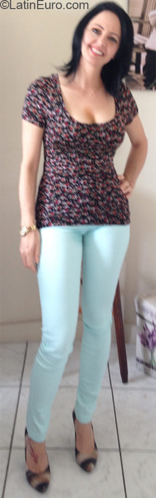 Date this cute Brazil girl Tania from Porto Alegre BR9404