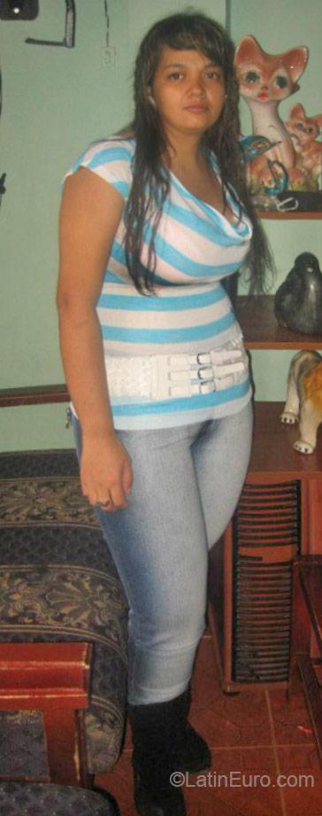 Date this hot Colombia girl Adriana from Pereira CO17777